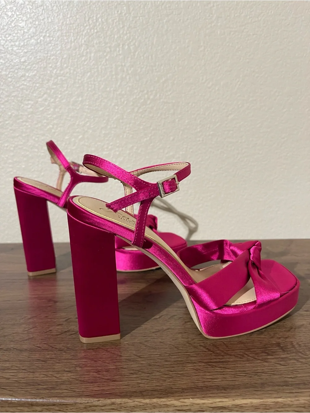 Jewel Badgley Mischka Fuchsia Satin Knotted Platform Block Heels